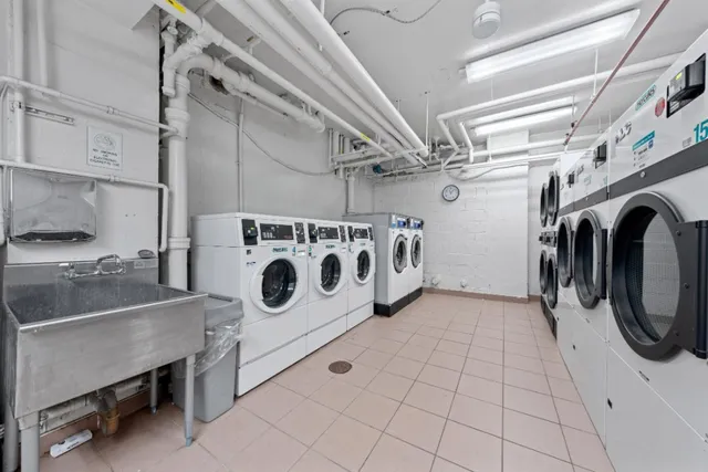 $3,200 | 240 East 35th Street, Unit 3C | Murray Hill