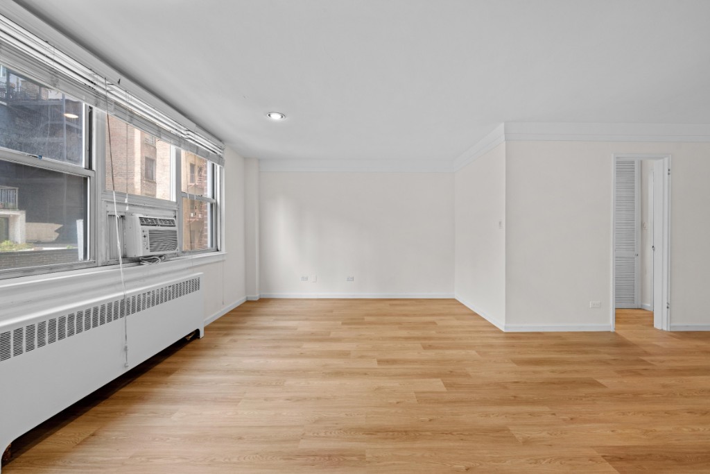 240 East 35th Street, Unit 3C Manhattan, NY 10016 - Photo 4 of 12 Photo 4