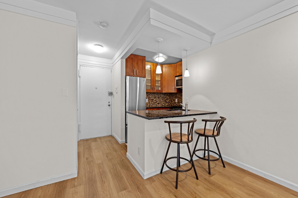 240 East 35th Street, Unit 3C Manhattan, NY 10016 - Photo 7 of 12 Photo 7