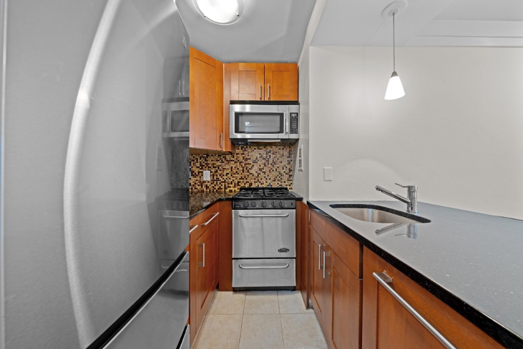 240 East 35th Street, Unit 3C Manhattan, NY 10016 - Photo 8 of 12 Photo 8