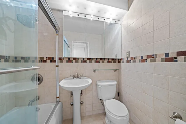 $3,200 | 240 East 35th Street, Unit 3C | Murray Hill