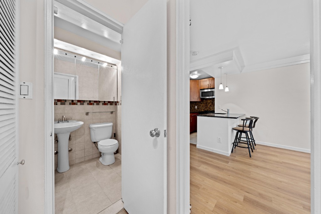 240 East 35th Street, Unit 3C Manhattan, NY 10016 - Photo 10 of 12 Photo 10