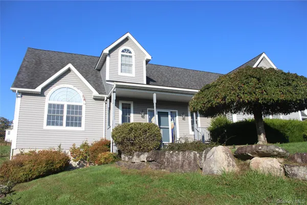 a view of house with a yard