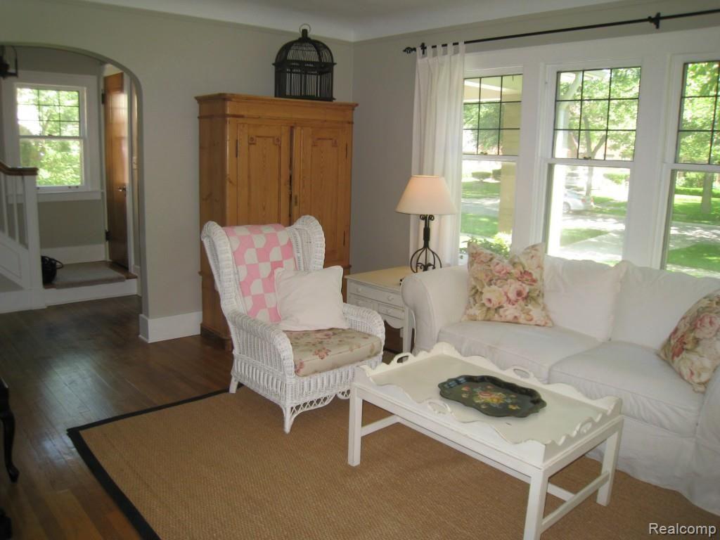 715 Washington Road Grosse Pointe, MI 48230 - Photo 3 of 29 Living Room 2.jpg