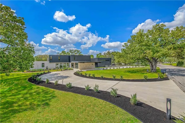$1,830,000 | 748 South Rosemary Drive, Bryan, TX 77802