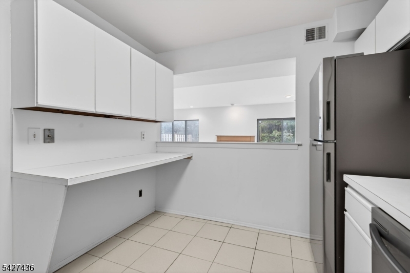 169 Castle Ridge Drive East Hanover, NJ 07936 - Photo 11 of 34