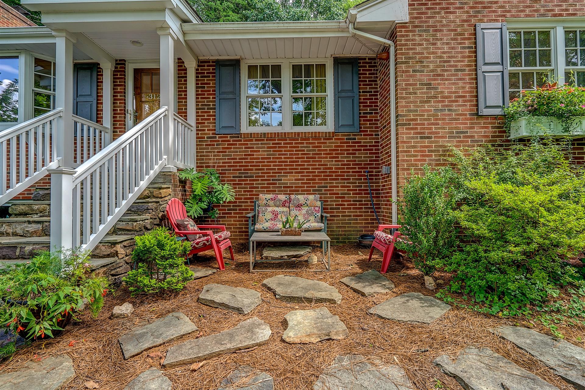 3126 Stoneridge Road Southwest Roanoke, VA 24014 - Photo 4 of 48 a view of a house with sitting area