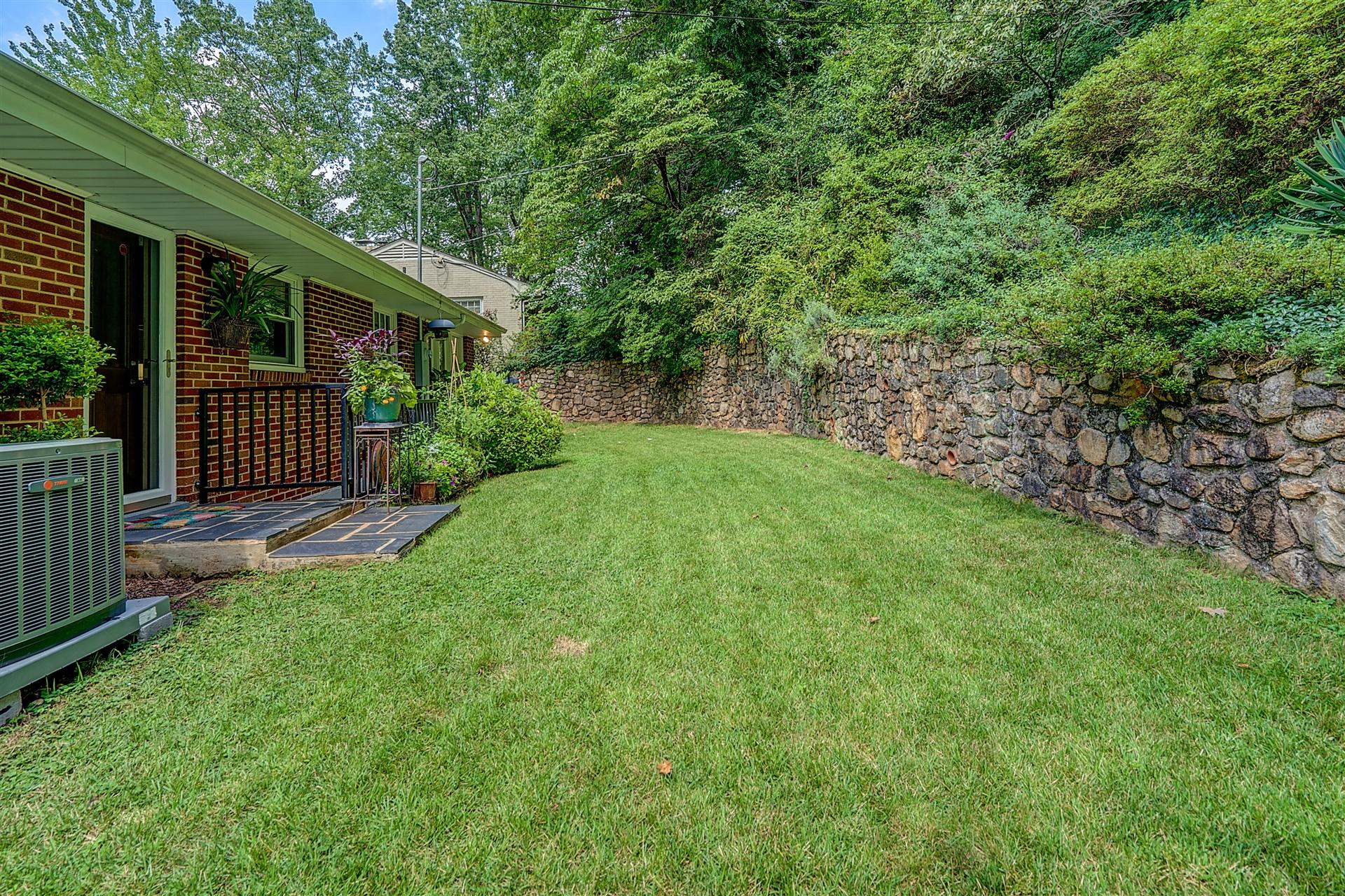 3126 Stoneridge Road Southwest Roanoke, VA 24014 - Photo 41 of 48 a view of backyard with green space