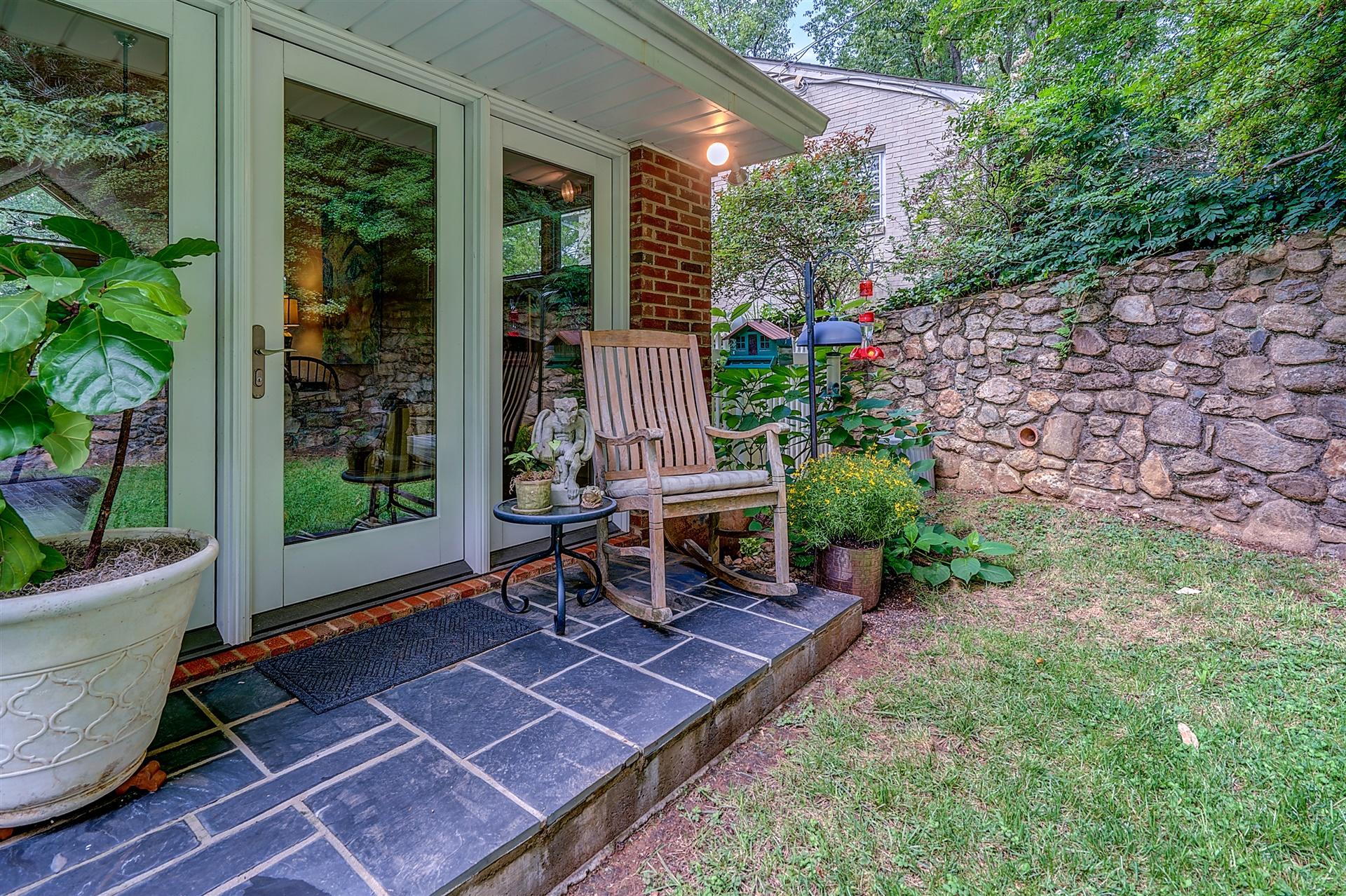 3126 Stoneridge Road Southwest Roanoke, VA 24014 - Photo 43 of 48 a garden view with a seating space