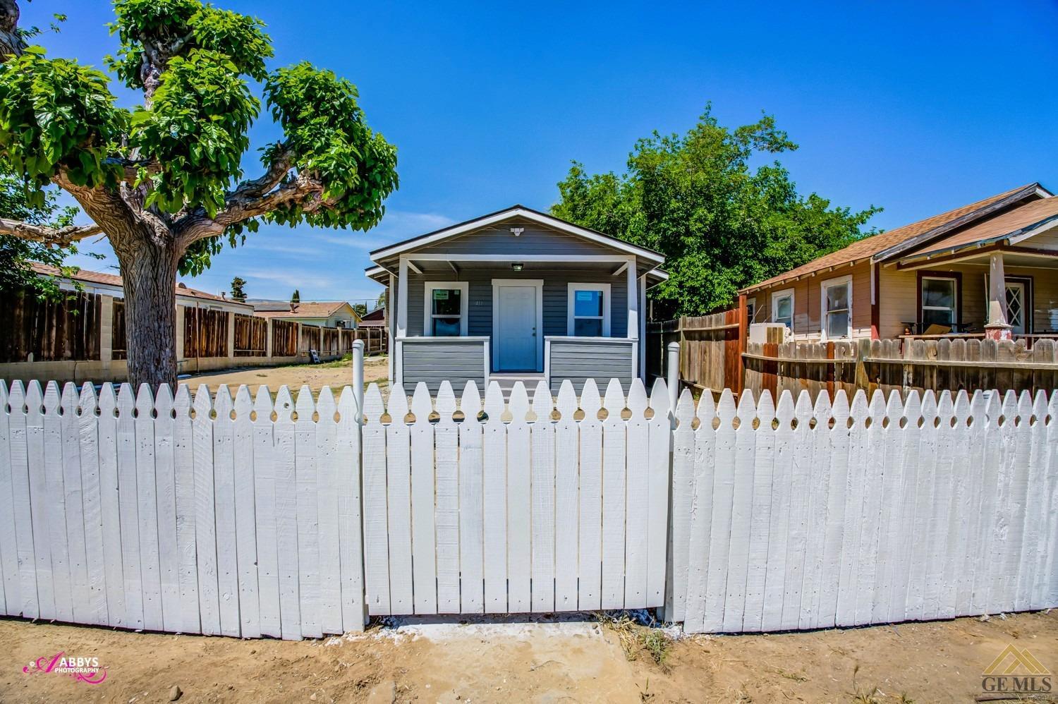 Undisclosed Address Taft, CA 93268 - Photo 21 of 30 a front view of a house with a garden