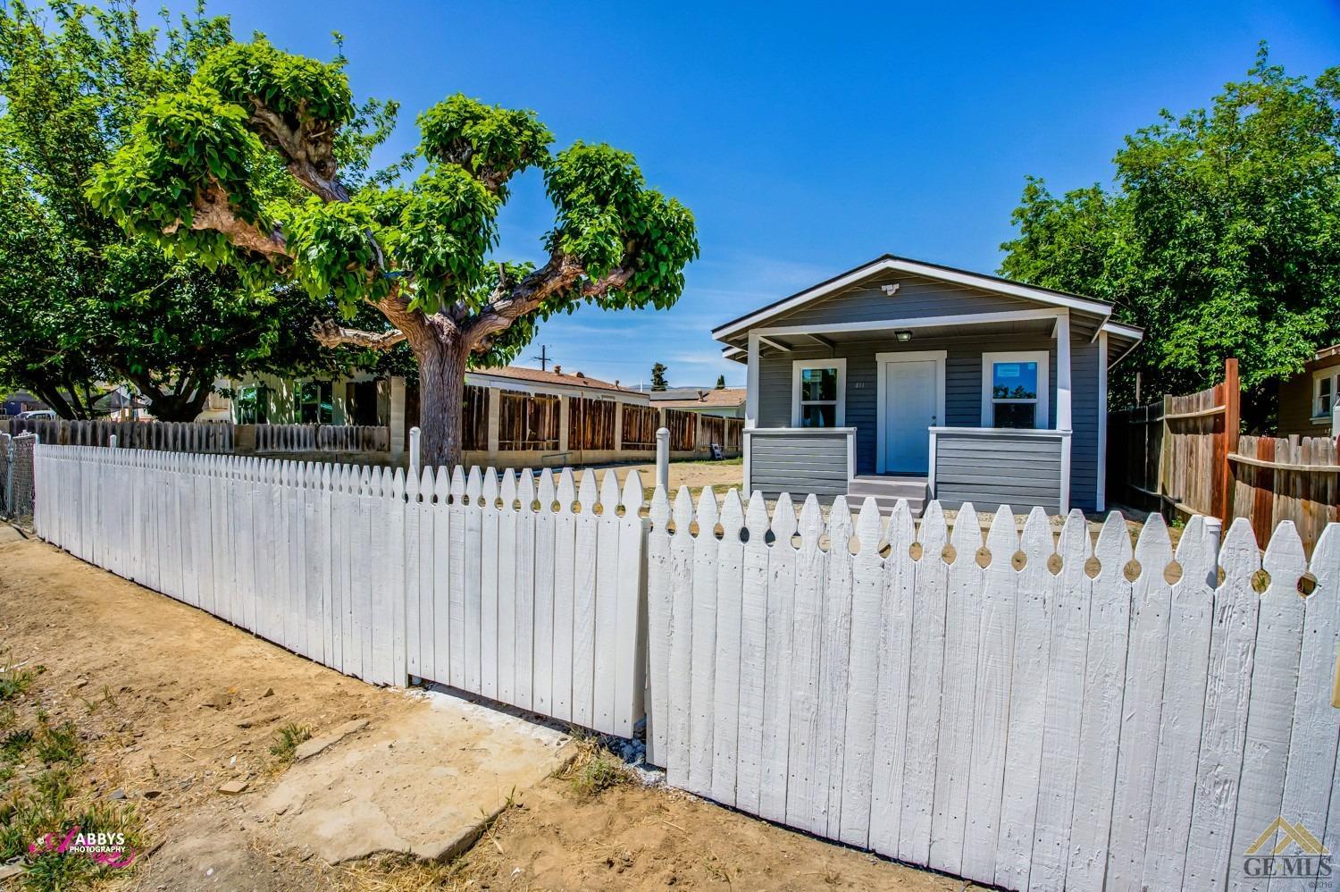 Undisclosed Address Taft, CA 93268 - Photo 22 of 30 a front view of a house with wooden fence