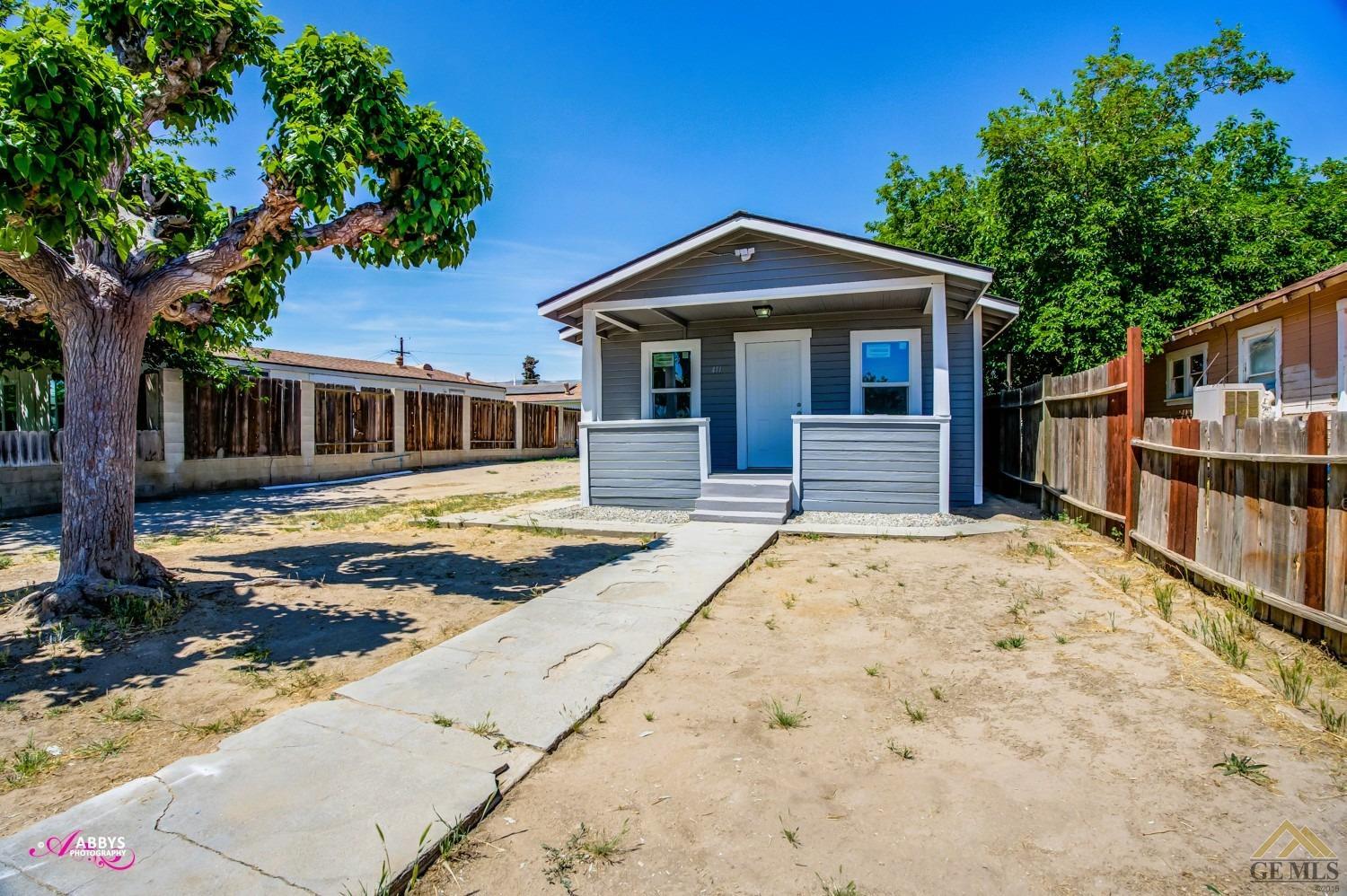 Undisclosed Address Taft, CA 93268 - Photo 24 of 30 a front view of a house with a yard