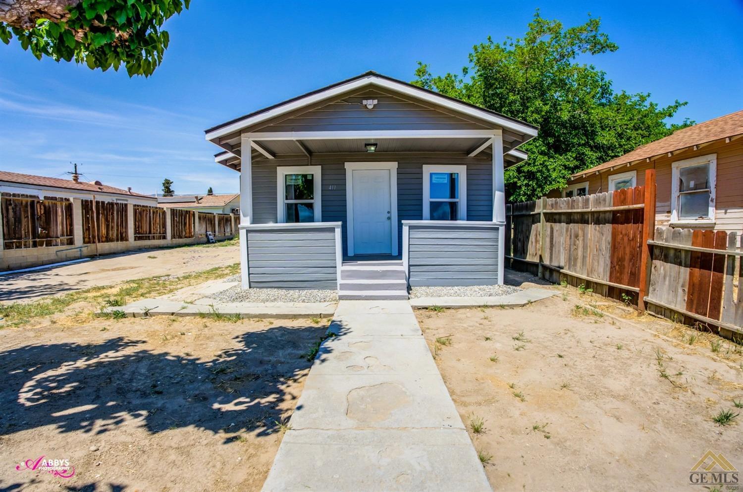 Undisclosed Address Taft, CA 93268 - Photo 25 of 30 front view of a house with a yard