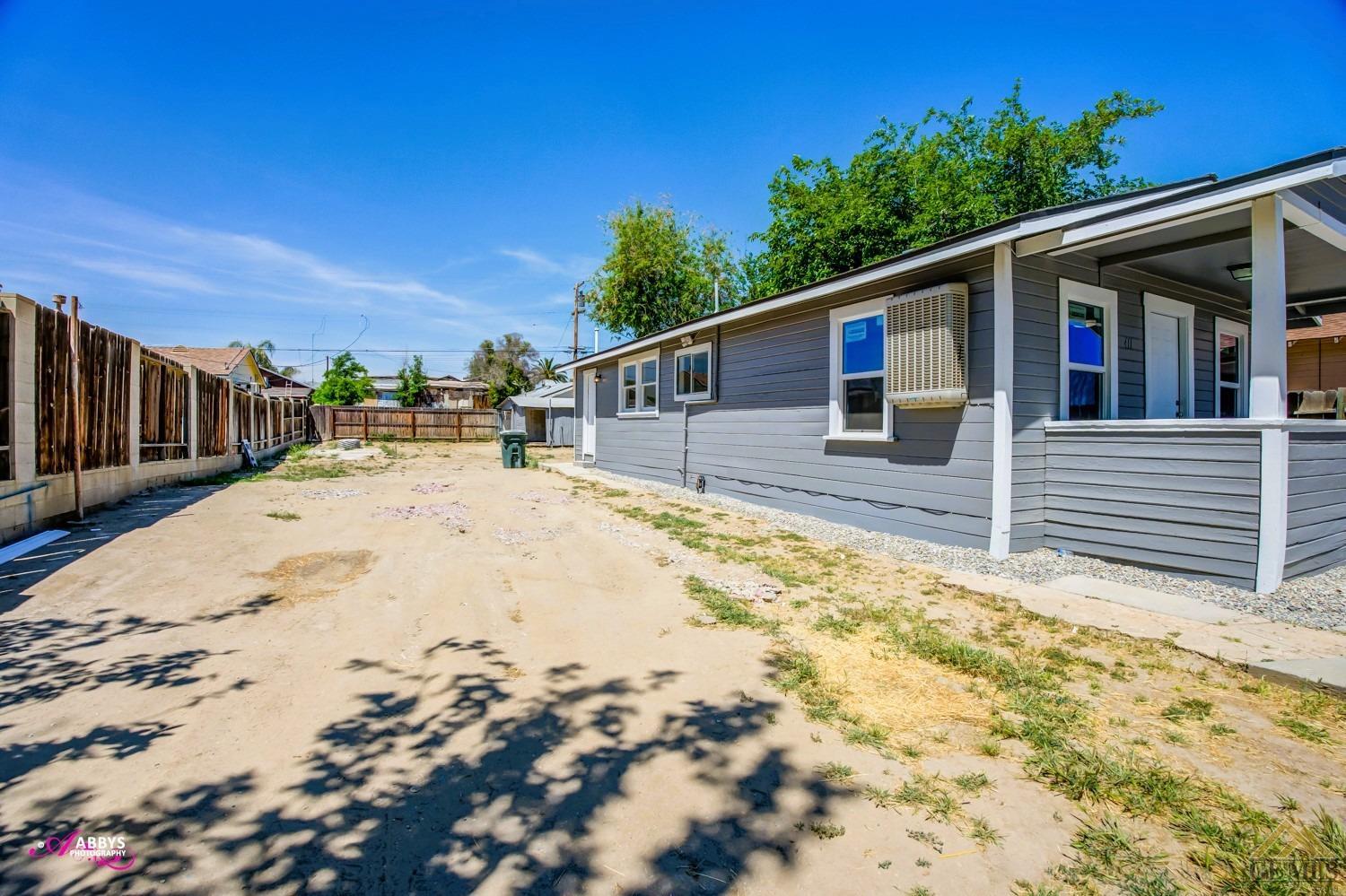 Undisclosed Address Taft, CA 93268 - Photo 26 of 30 a view of a house with wooden fence