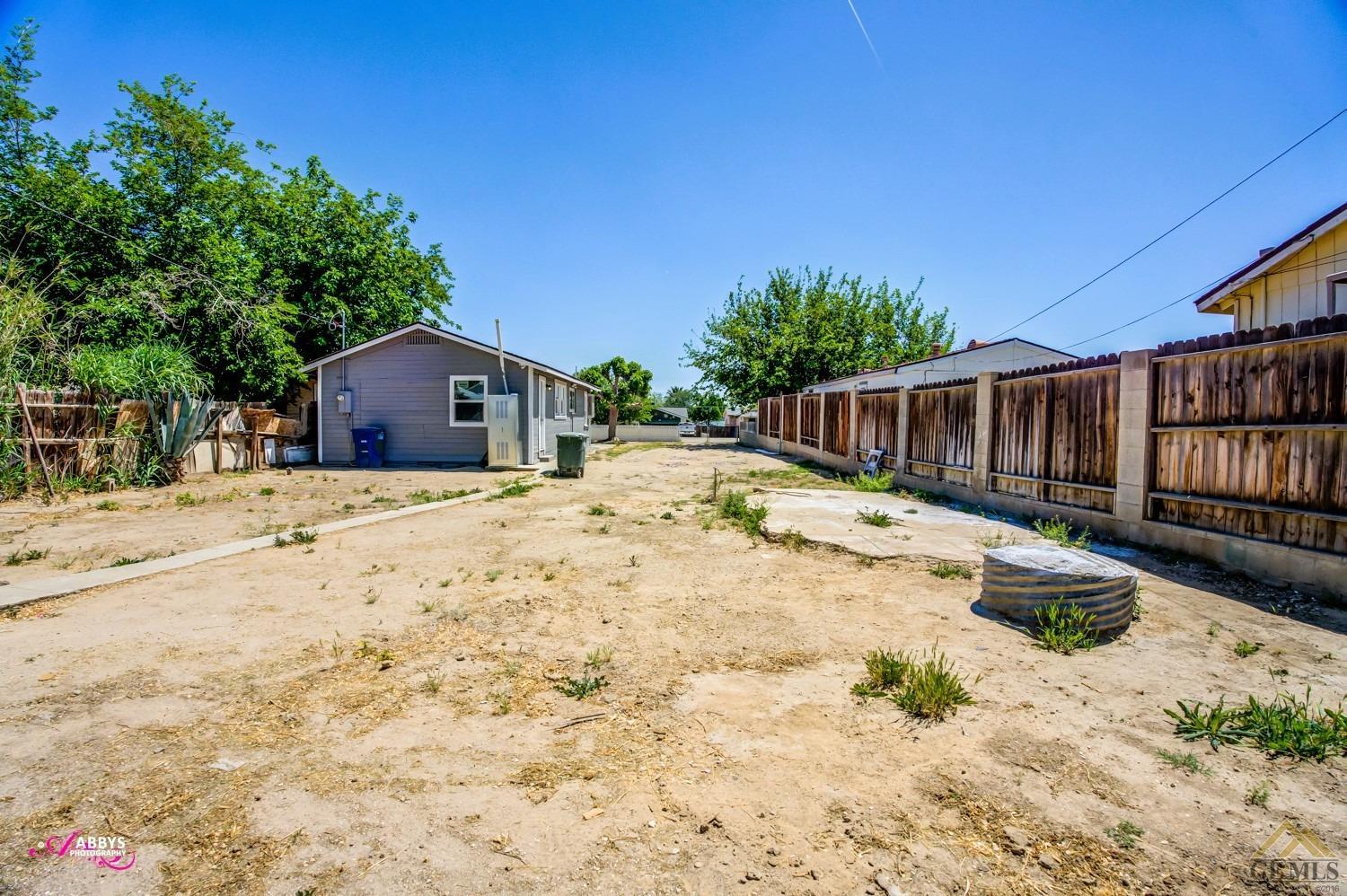 Undisclosed Address Taft, CA 93268 - Photo 29 of 30 a swimming pool with a yard