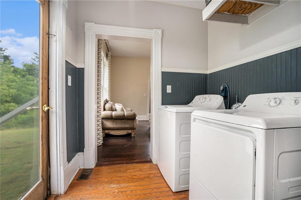 35 Old Mill Road Cedartown, GA 30125 - Photo 20 of 30 a hallway with washer and dryer