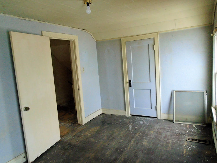 205 North 12th Street Rochelle, IL 61068 - Photo 9 of 13 a view of an empty room