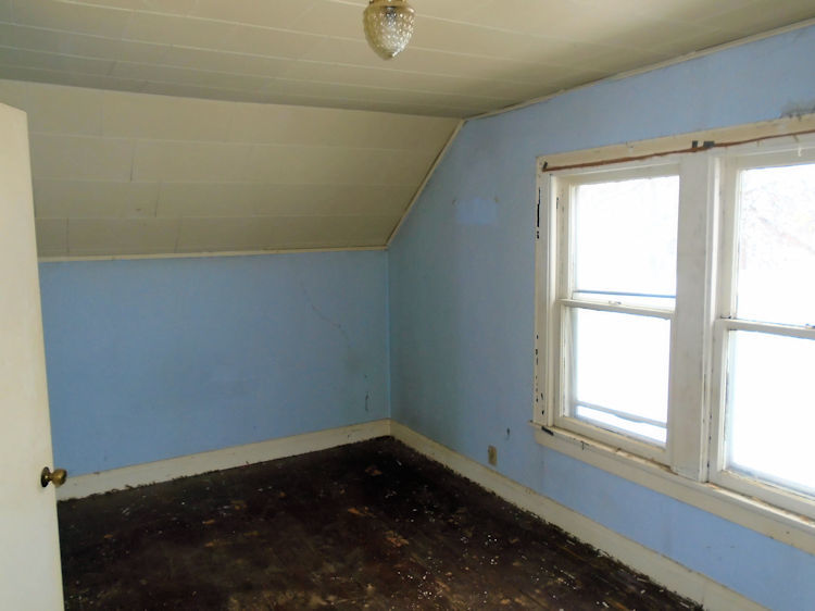 205 North 12th Street Rochelle, IL 61068 - Photo 10 of 13 a small space with a window