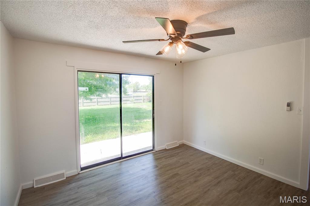 507 Walnut Street Hillsboro, IL 62049 - Photo 9 of 32