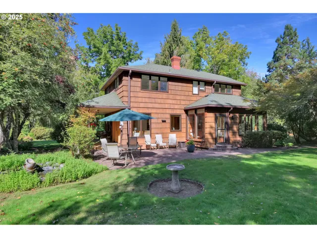 $755,000 | 91066 C Street, Junction City, OR 97448