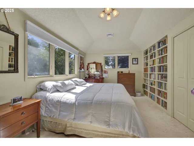 $755,000 | 91066 C Street, Junction City, OR 97448