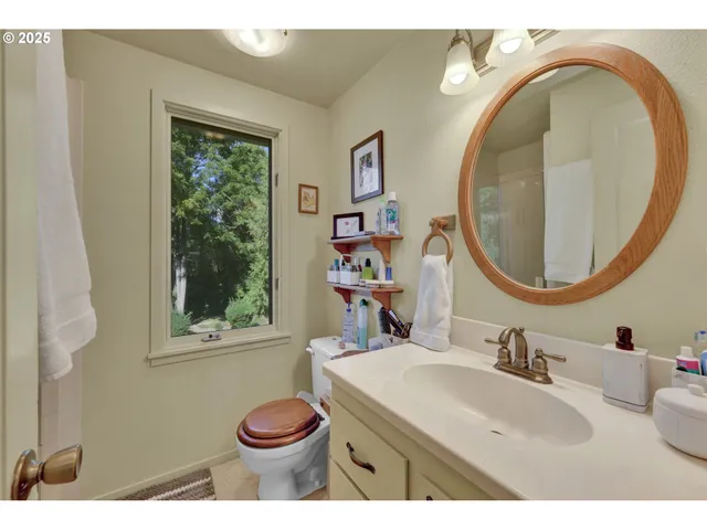 $755,000 | 91066 C Street, Junction City, OR 97448