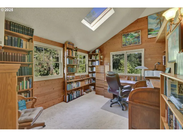 $755,000 | 91066 C Street, Junction City, OR 97448