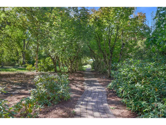 $755,000 | 91066 C Street, Junction City, OR 97448