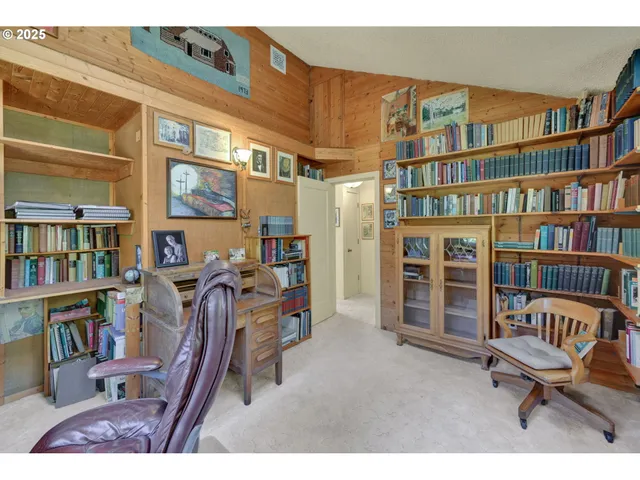 $755,000 | 91066 C Street, Junction City, OR 97448