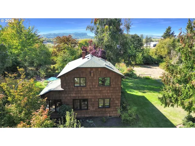 $755,000 | 91066 C Street, Junction City, OR 97448