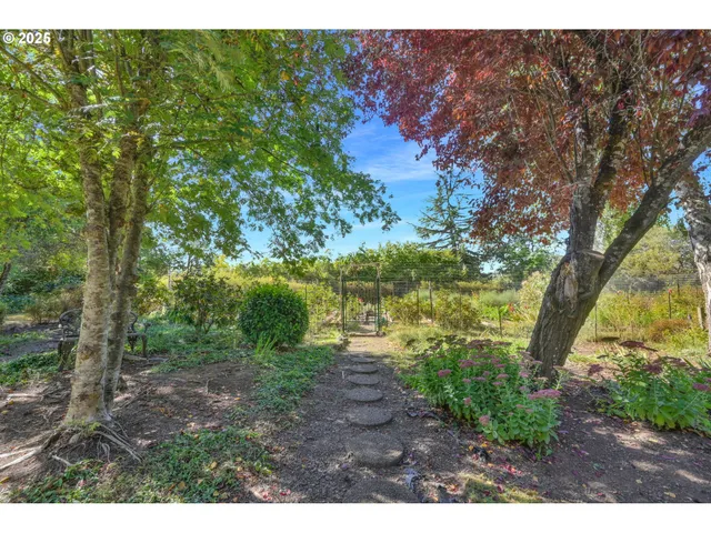 $755,000 | 91066 C Street, Junction City, OR 97448