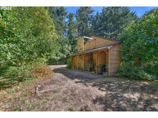 $755,000 | 91066 C Street, Junction City, OR 97448