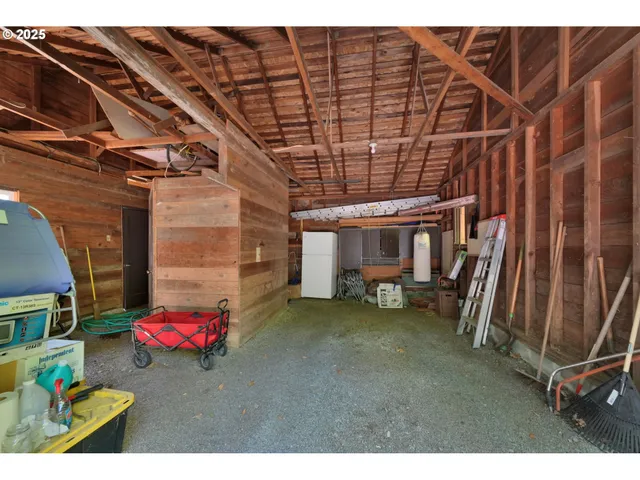 $755,000 | 91066 C Street, Junction City, OR 97448