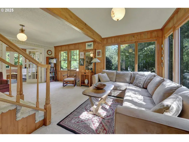 $755,000 | 91066 C Street, Junction City, OR 97448