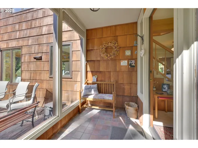 $755,000 | 91066 C Street, Junction City, OR 97448