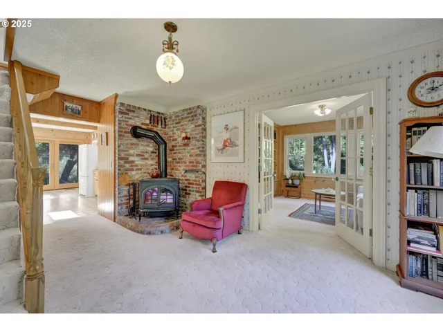 $755,000 | 91066 C Street, Junction City, OR 97448