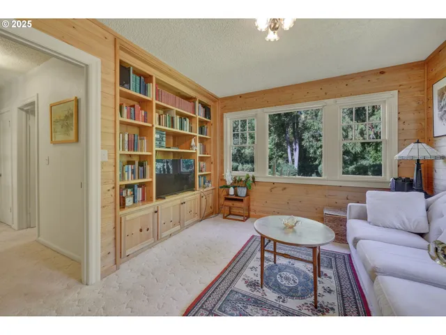 $755,000 | 91066 C Street, Junction City, OR 97448