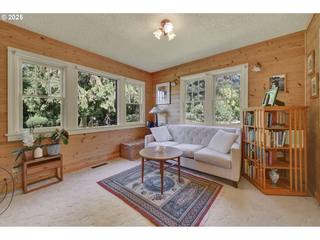 $755,000 | 91066 C Street, Junction City, OR 97448