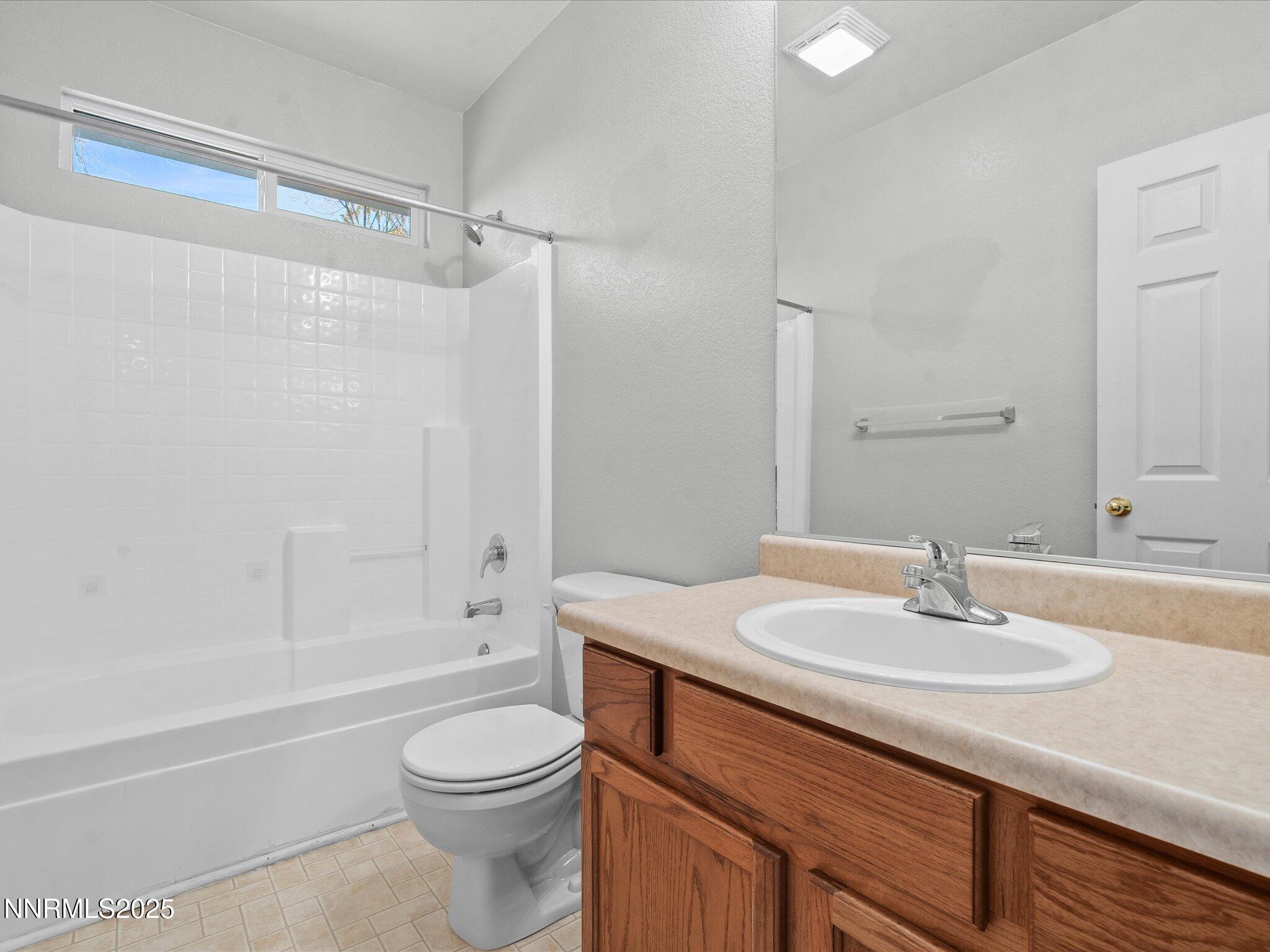 7260 Winterhill Court Reno, NV 89523 - Photo 18 of 39 a bathroom with a sink a toilet and a bathtub