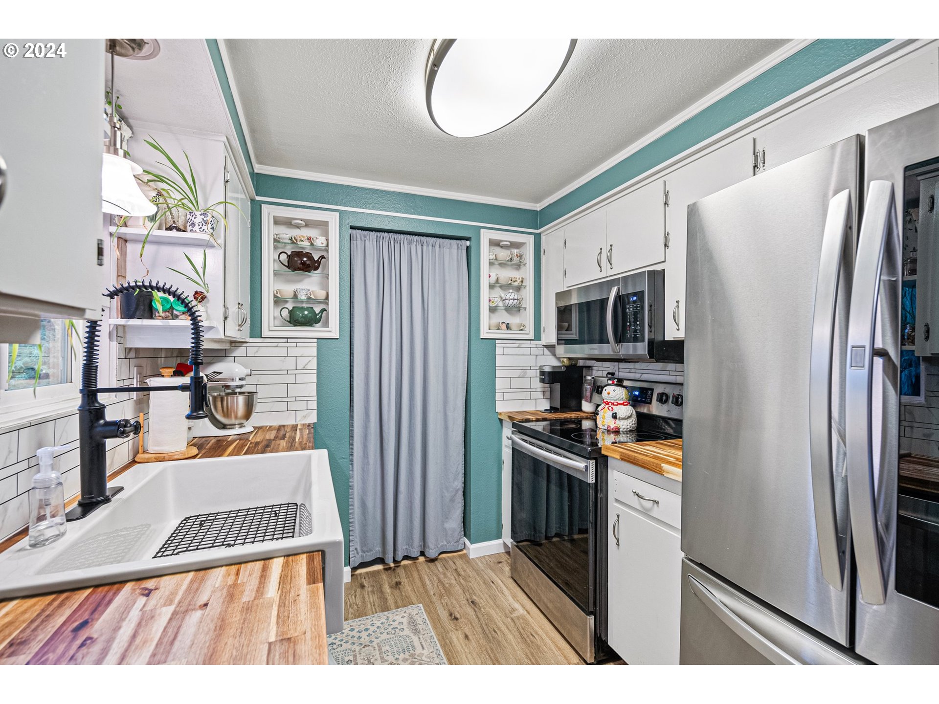 525 South 35th Street Springfield, OR 97478 - Photo 14 of 40 a kitchen with stainless steel appliances granite countertop a refrigerator a stove top oven a sink dishwasher and a refrigerator with wooden floor