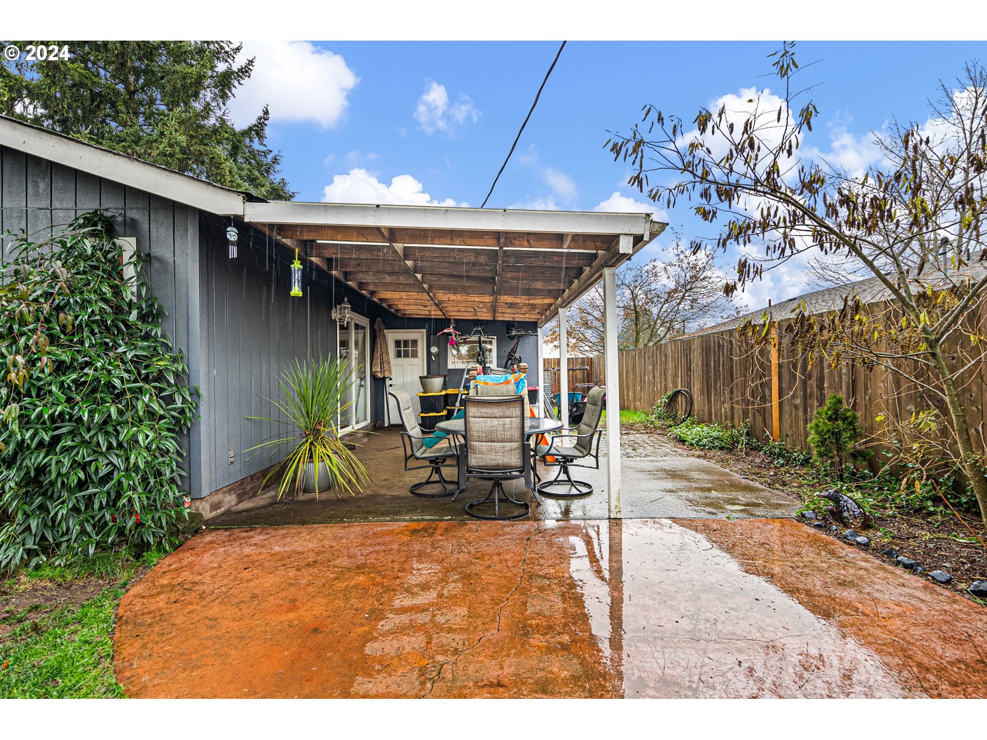 525 South 35th Street Springfield, OR 97478 - Photo 29 of 40 a view of a chairs and table in the patio