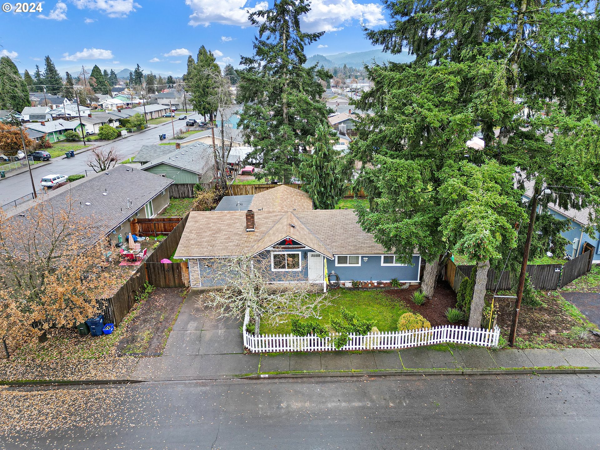 525 South 35th Street Springfield, OR 97478 - Photo 34 of 40 an aerial view of a house with a garden and plants