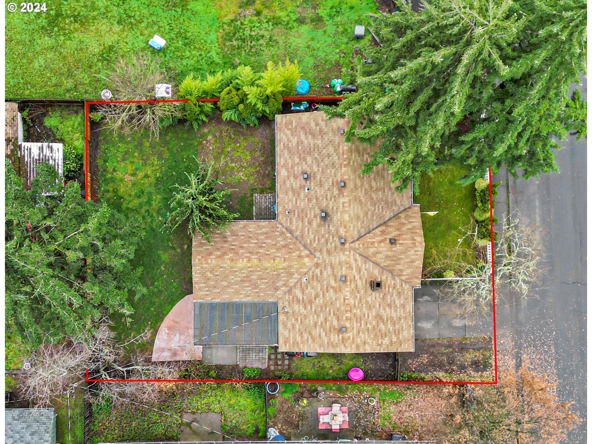 525 South 35th Street Springfield, OR 97478 - Photo 35 of 40 an aerial view of a house