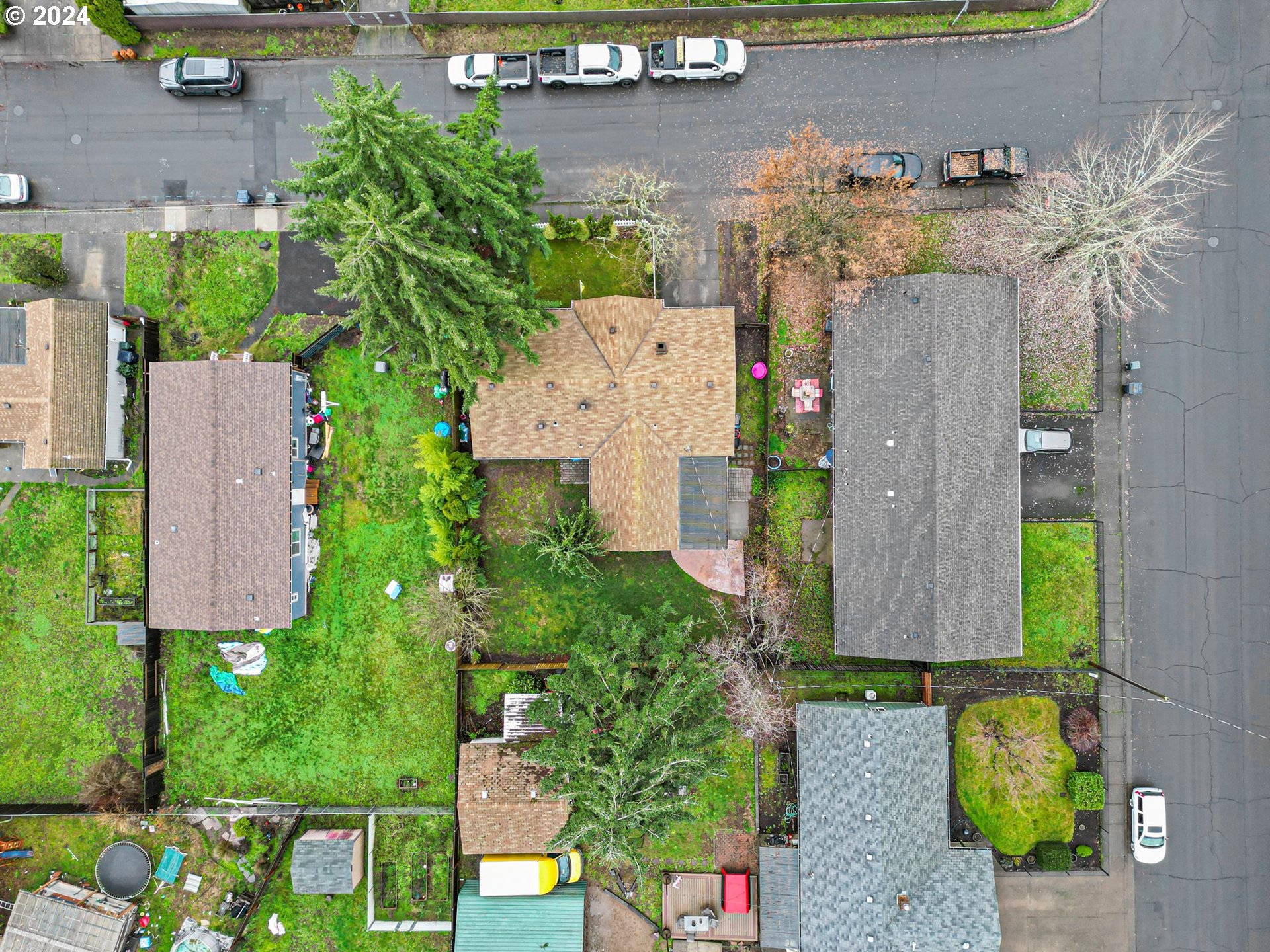 525 South 35th Street Springfield, OR 97478 - Photo 36 of 40 an aerial view of a house with a yard and pool
