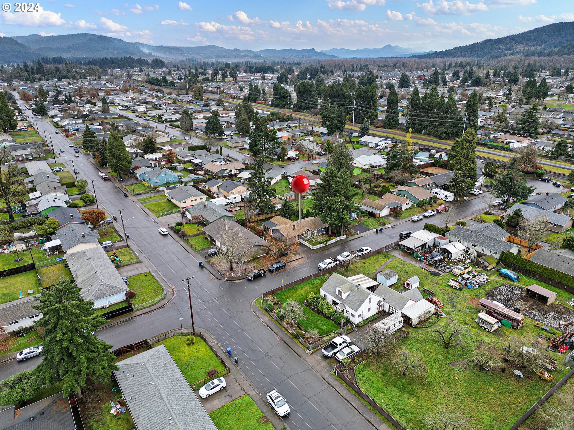 525 South 35th Street Springfield, OR 97478 - Photo 38 of 40 an aerial view of a city
