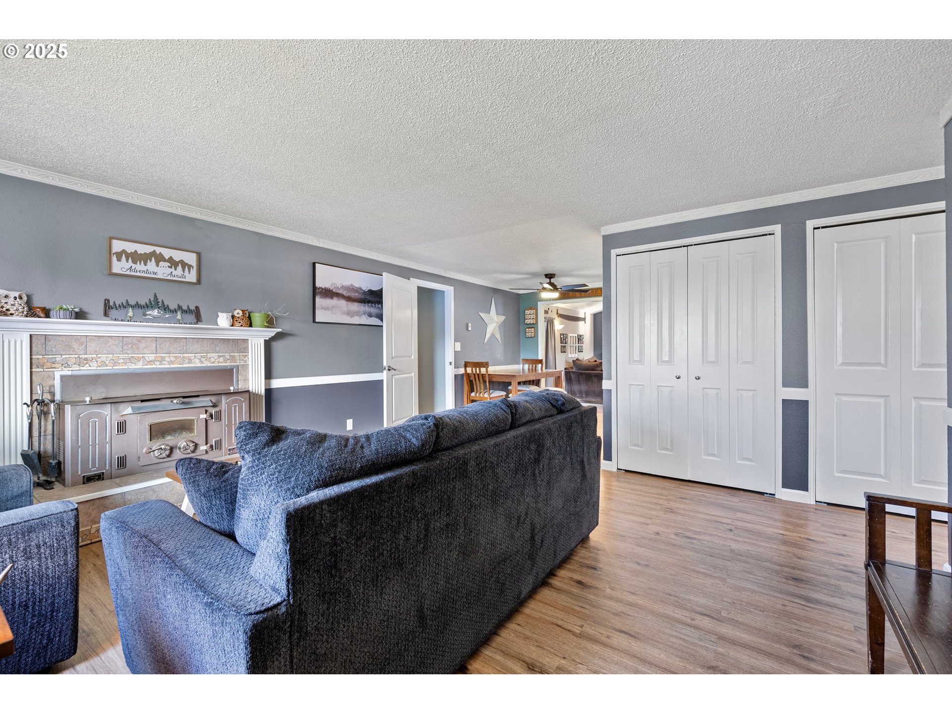 525 South 35th Street Springfield, OR 97478 - Photo 5 of 40 a living room with furniture and a wooden floor