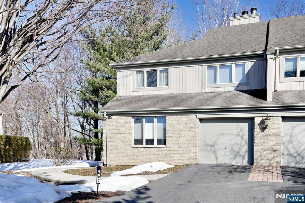 607 Glasmere Road Mahwah, NJ 07430 - Photo 1 of 50