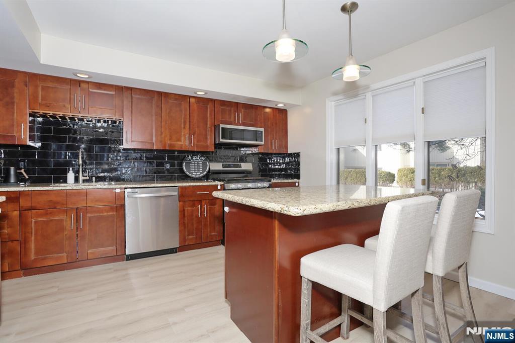 607 Glasmere Road Mahwah, NJ 07430 - Photo 15 of 50