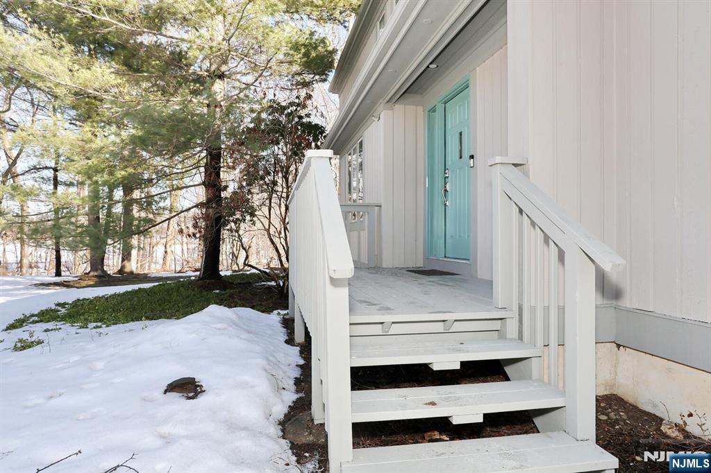 607 Glasmere Road Mahwah, NJ 07430 - Photo 4 of 50