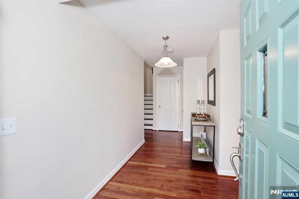607 Glasmere Road Mahwah, NJ 07430 - Photo 5 of 50